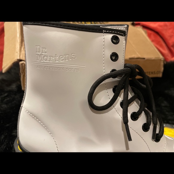 Dr Martens 1460 8 eye white leather s10 NEW IN BOX - Picture 7 of 10